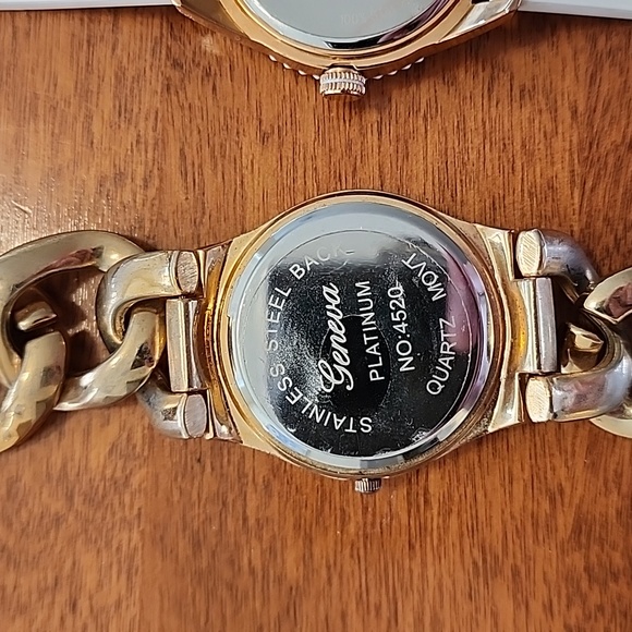 Lot of 2 Ladies Fashion Watches (Need New Batteries) - Picture 6 of 11